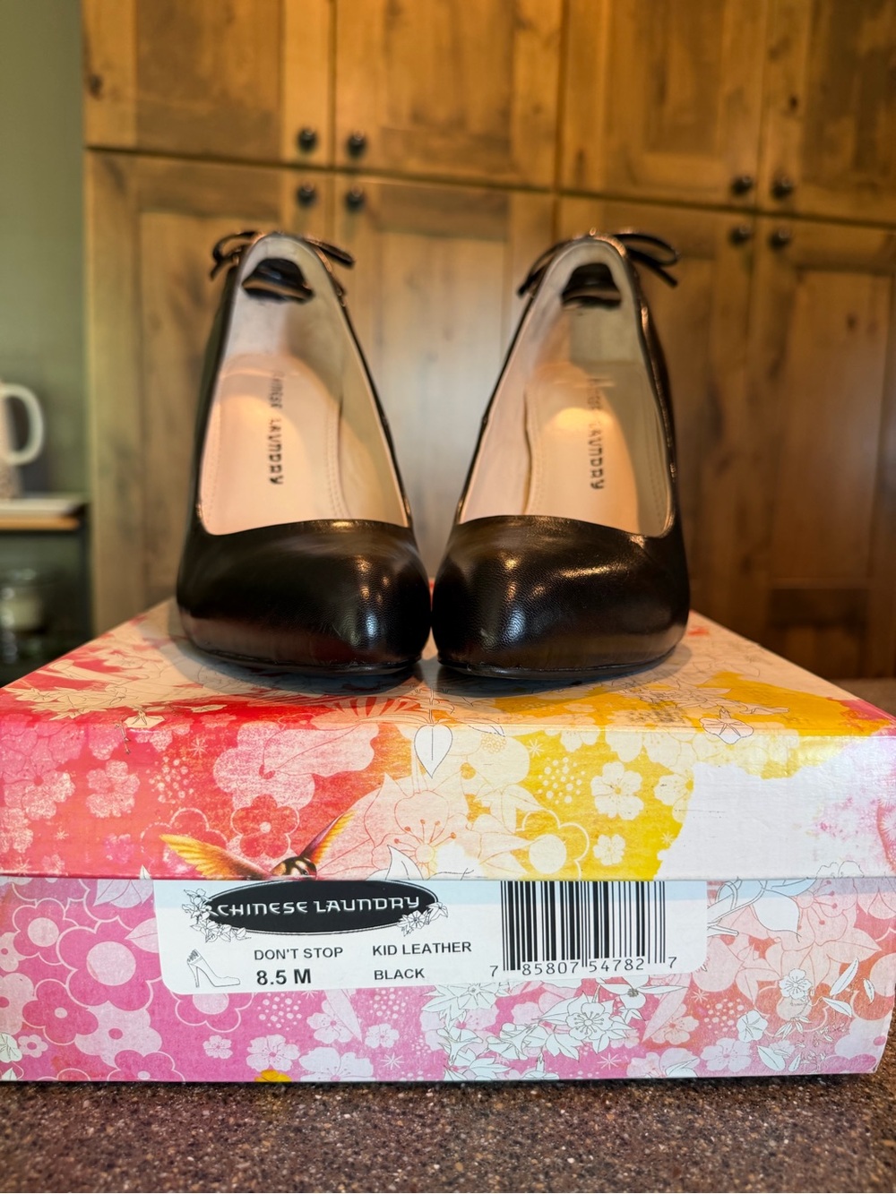Chinese Laundry Black Kid Leather Bow-Back Pumps